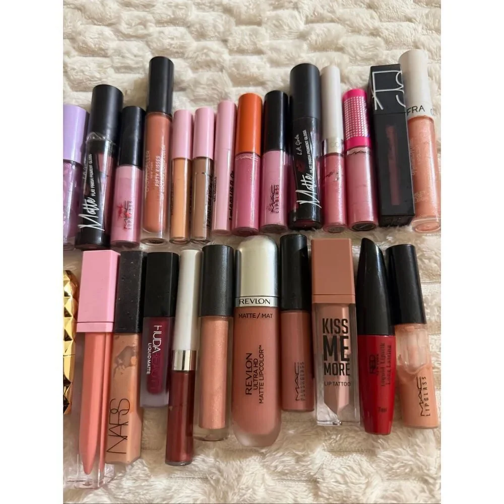 BUNDLE OF 47 lip products